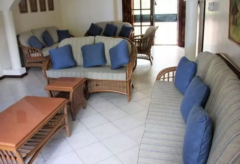 Niro Beach House Kusyombunguo Hotels Ltd