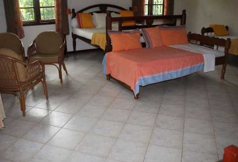 Niro Beach House Kusyombunguo Hotels Ltd