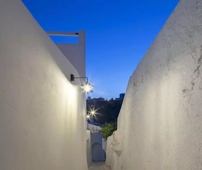 Majatalo Acave Santorini Suites
