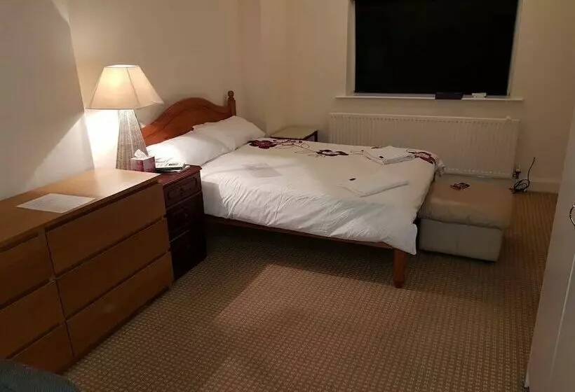 Majatalo Woodard House