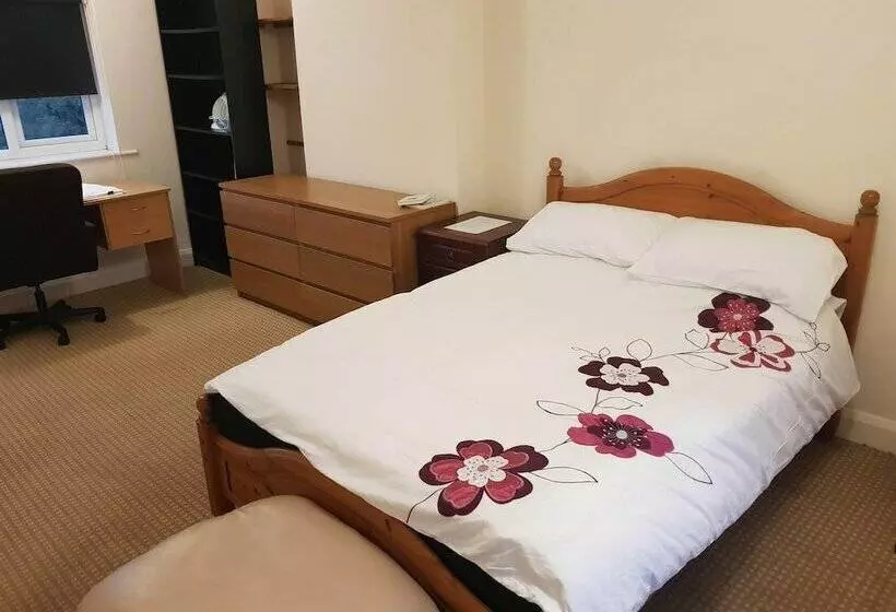 Majatalo Woodard House