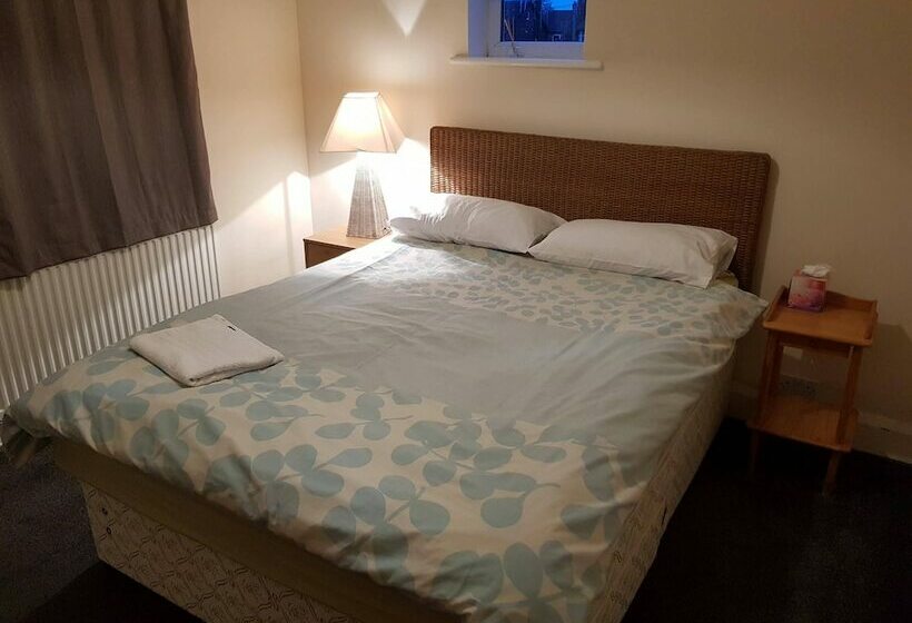 بنسيون Woodard House