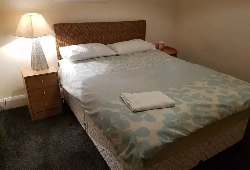 Majatalo Woodard House