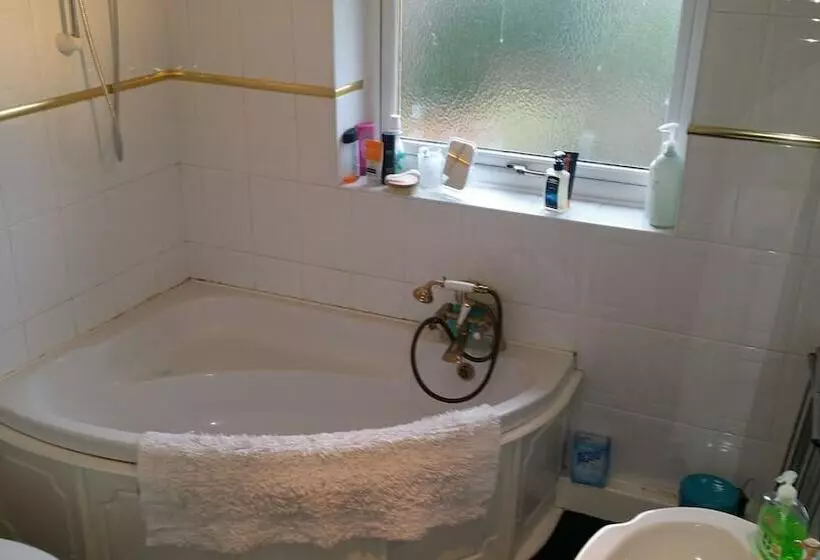 Majatalo Woodard House