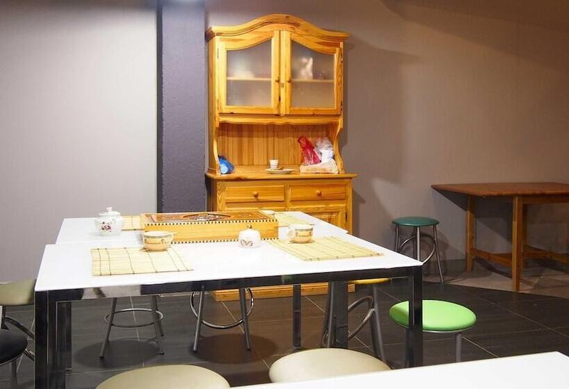 Guest House Opaliha Loft Rooms Hostel