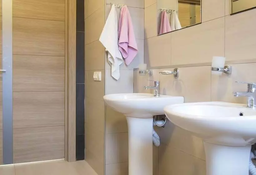 Guest House Opaliha Loft Rooms   Hostel