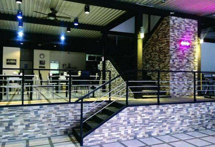 هتل El Escondite De La Calle 54