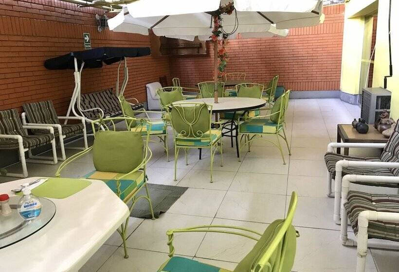 هتل Hostal San Borja