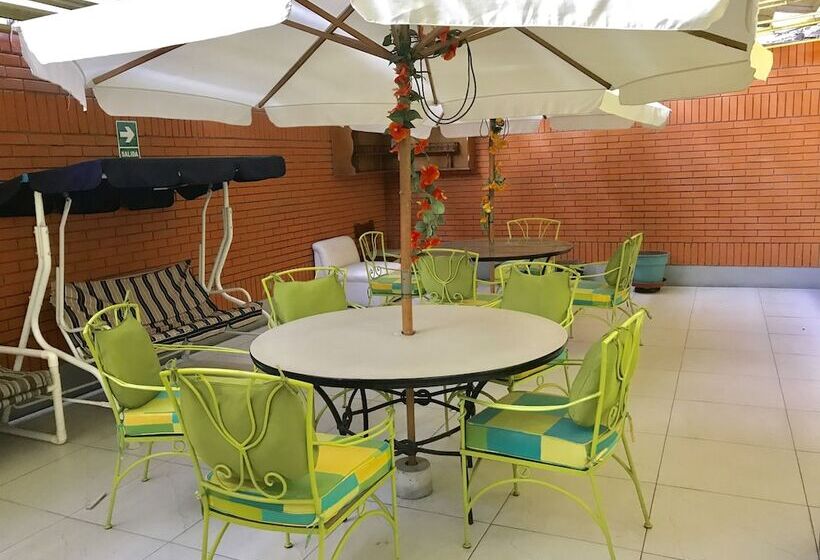 هتل Hostal San Borja