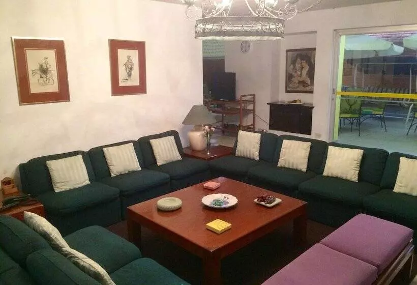 هتل Hostal San Borja