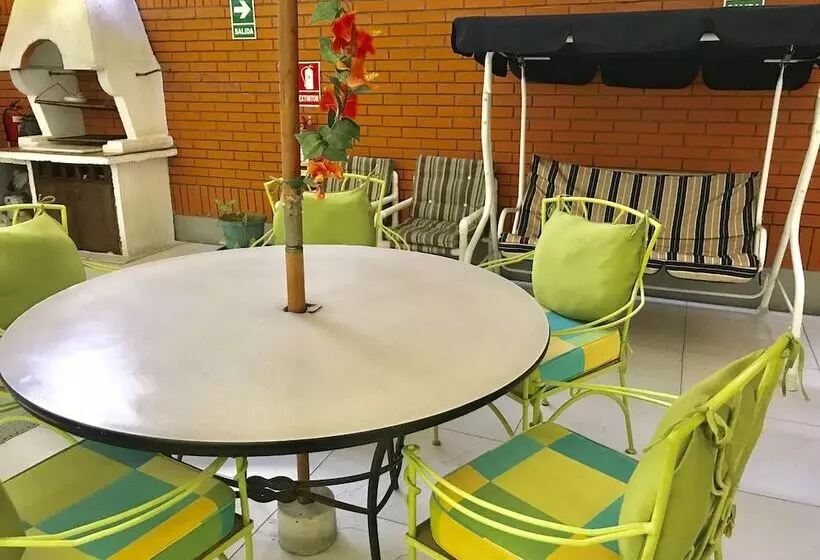 هتل Hostal San Borja