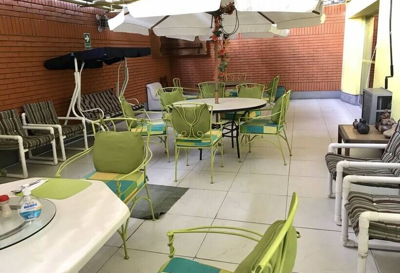 هتل Hostal San Borja