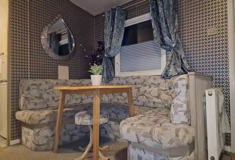 ホテル Inviting 3 Bed Caravan In Porthcawl