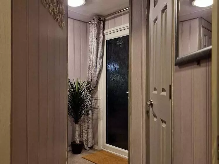 ホテル Inviting 3 Bed Caravan In Porthcawl