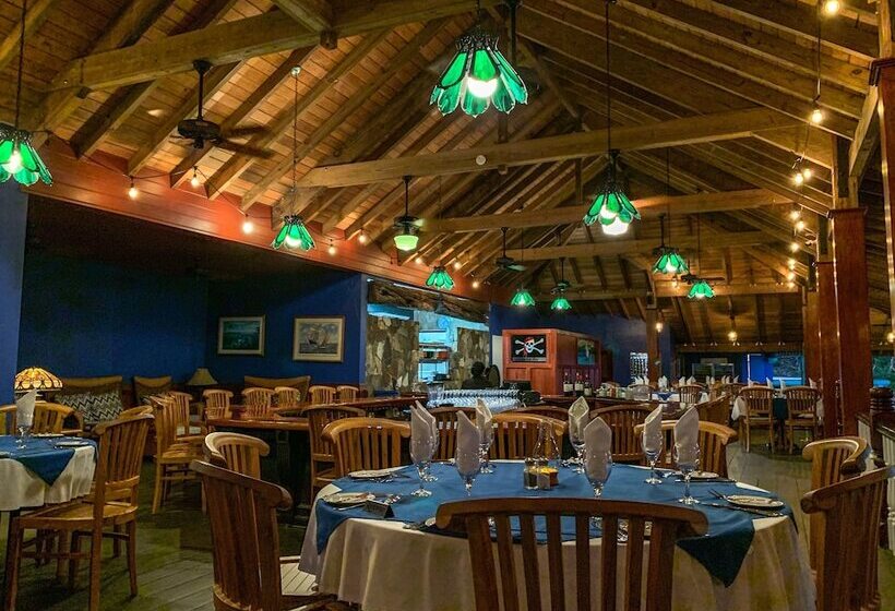 هتل Leverick Bay Resort And Marina