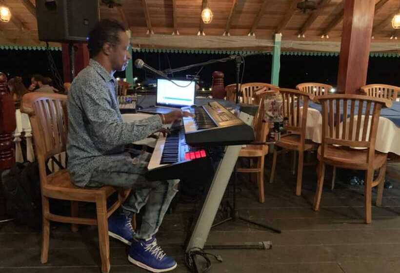 هتل Leverick Bay Resort And Marina