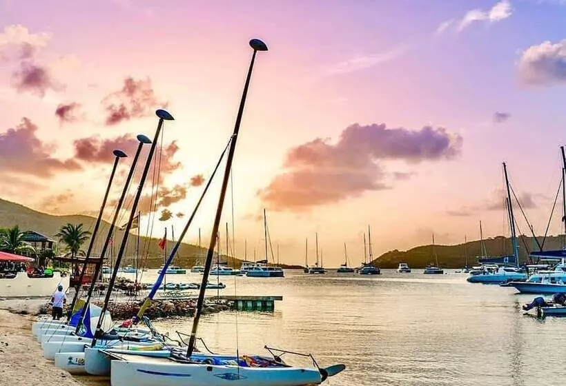 هتل Leverick Bay Resort And Marina