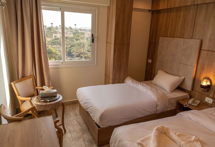 酒店 Nine Pyramids View