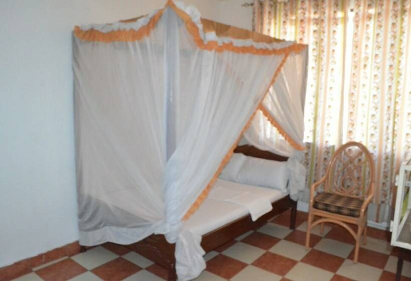 هتل Whitesun Safari