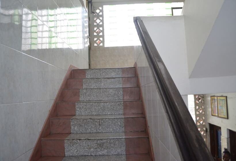 هتل Whitesun Safari