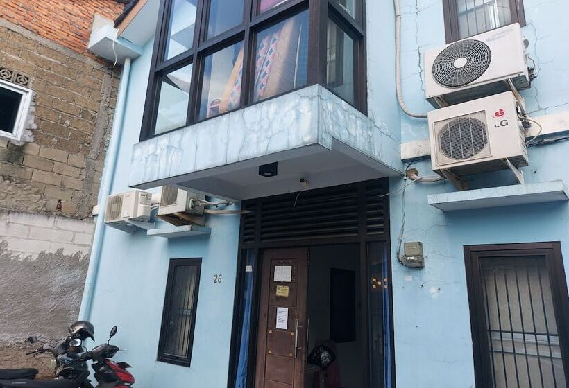 Kabin Kapsul Kayu Jati V Jakarta Male Only Hostel