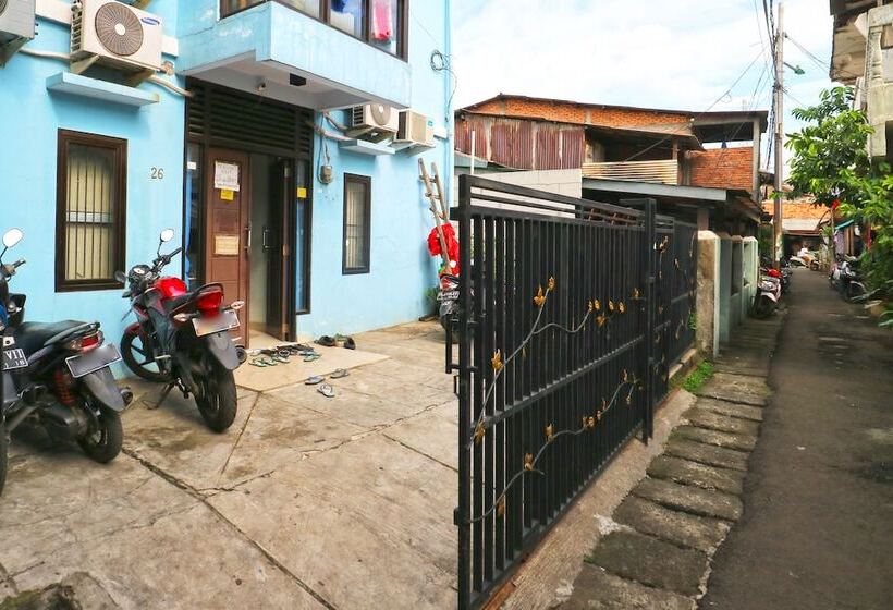 Kabin Kapsul Kayu Jati V Jakarta Male Only Hostel