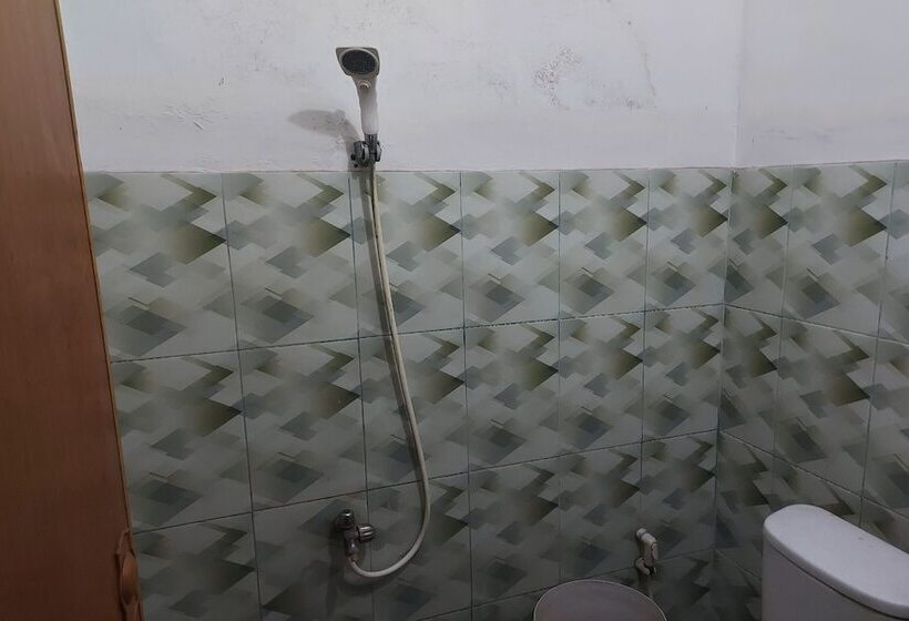 Kabin Kapsul Kayu Jati V Jakarta Male Only Hostel