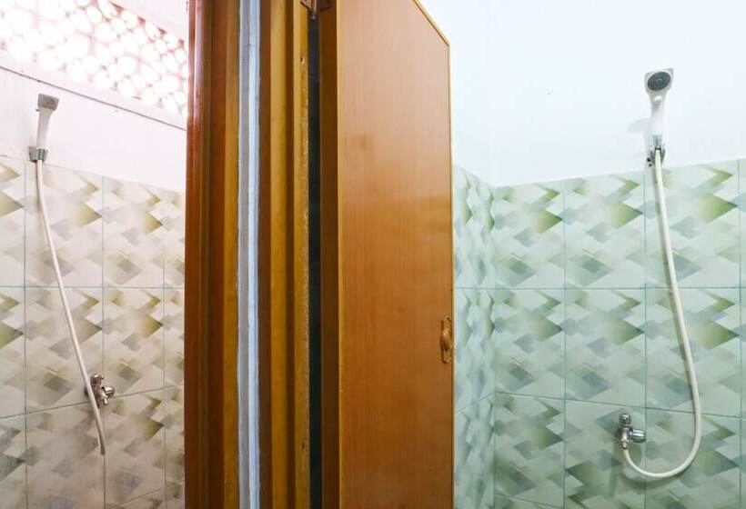 Kabin Kapsul Kayu Jati V Jakarta Male Only Hostel