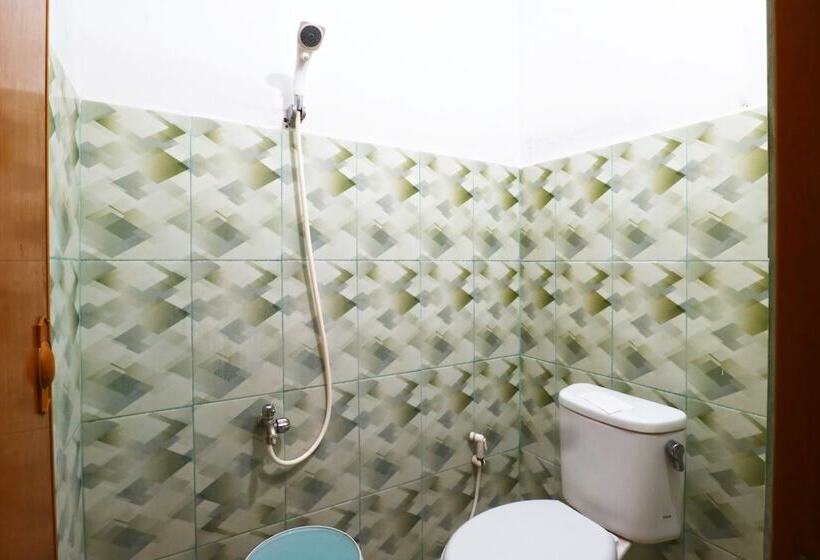 Kabin Kapsul Kayu Jati V Jakarta Male Only Hostel