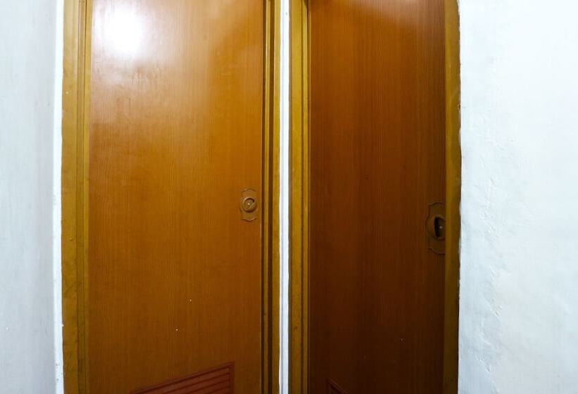 Kabin Kapsul Kayu Jati V Jakarta Male Only Hostel