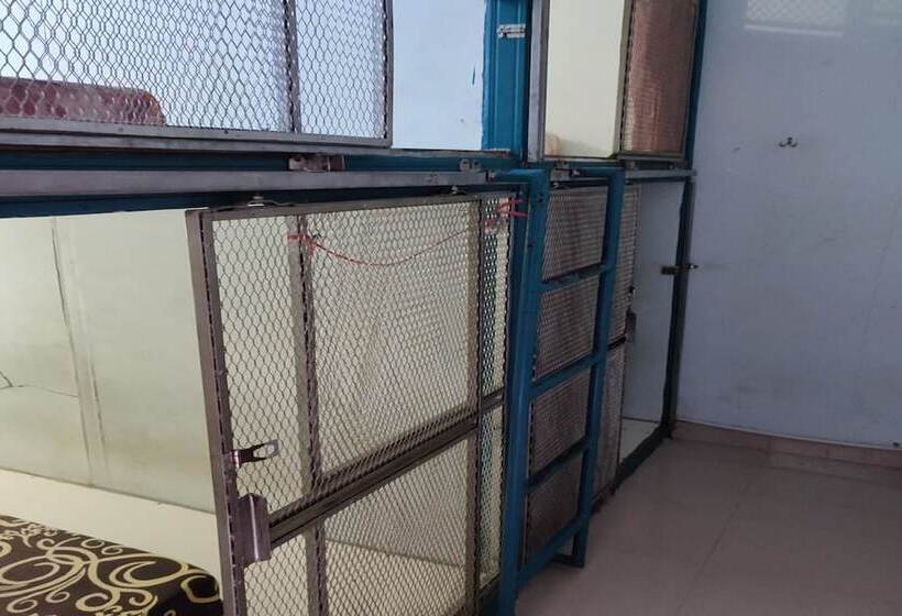 Kabin Kapsul Kayu Jati V Jakarta Male Only Hostel