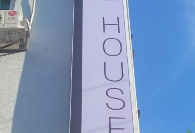 Motelli Taereung Hill House