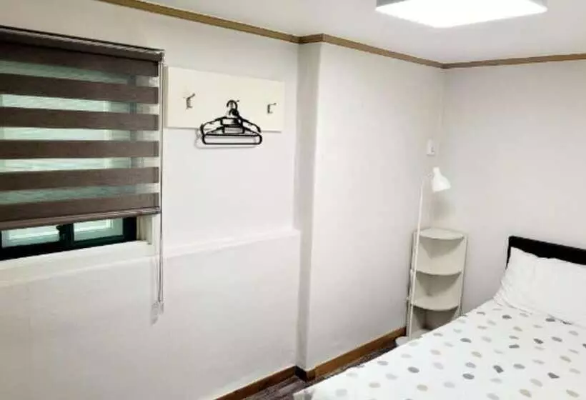 Motelli Taereung Hill House
