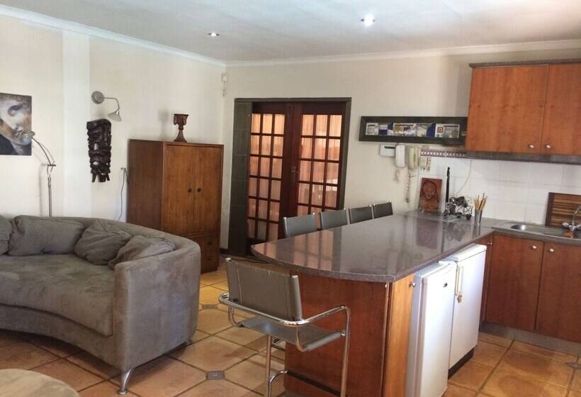 펜션 77 On 8th Rosebank