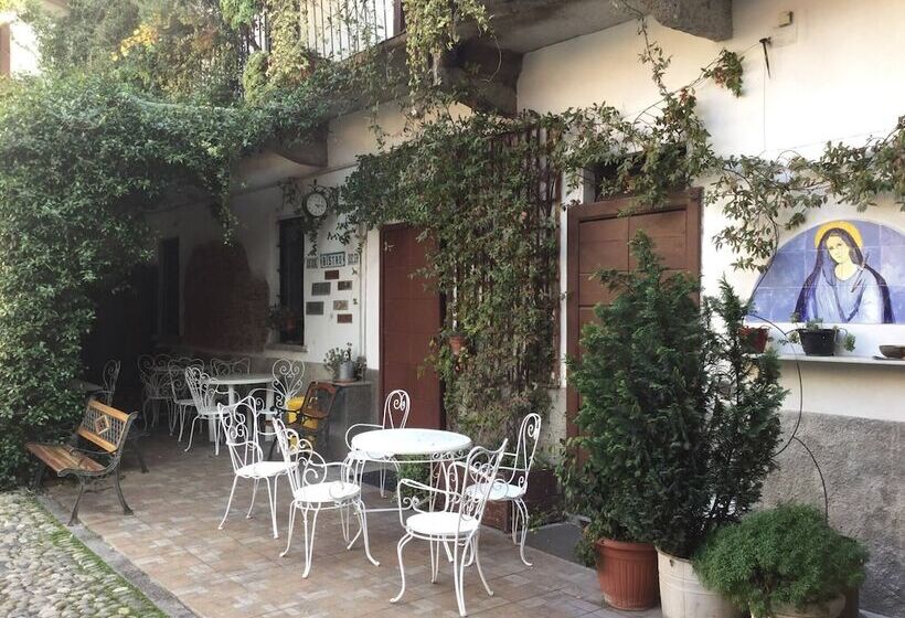 펜션 Room In Guest Room   Camera In Antica Corte Milanese