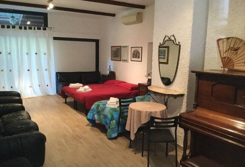 펜션 Room In Guest Room   Camera In Antica Corte Milanese