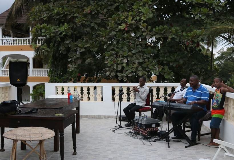 پانسیون Kivuli Villas Diani