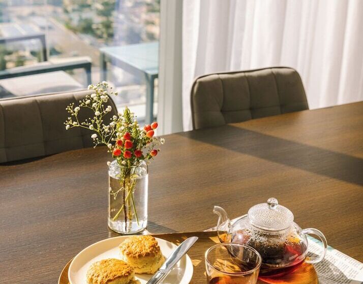 Sonder Downtown Towers