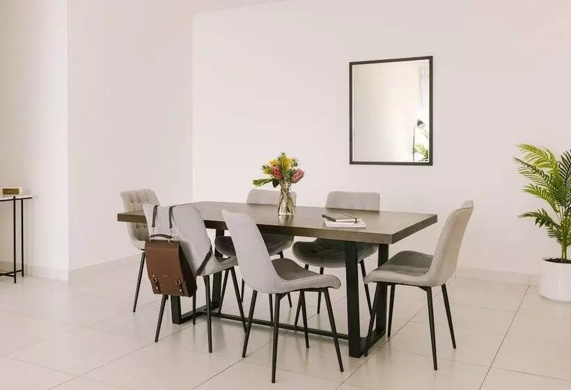 Sonder Downtown Towers