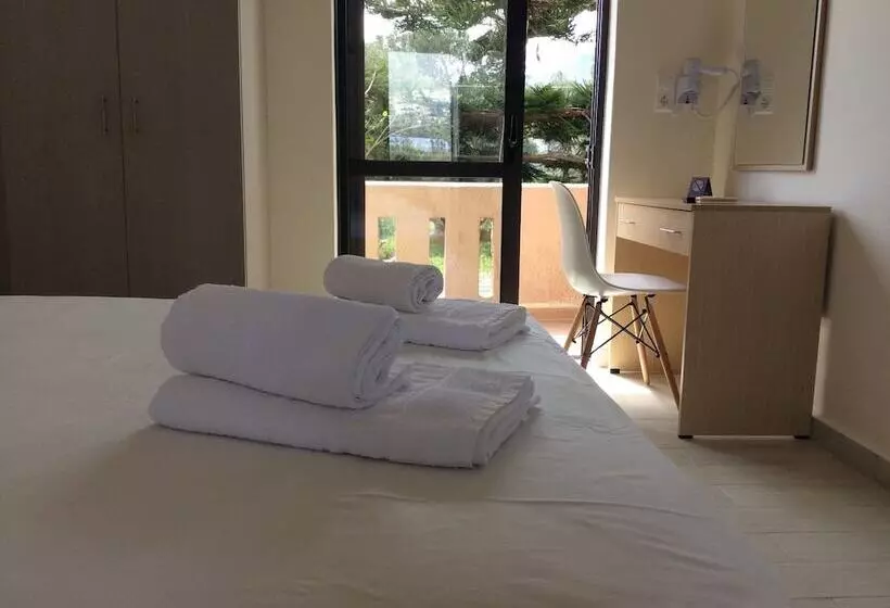 Aamiaismajoitus (B&B) Elena Rooms