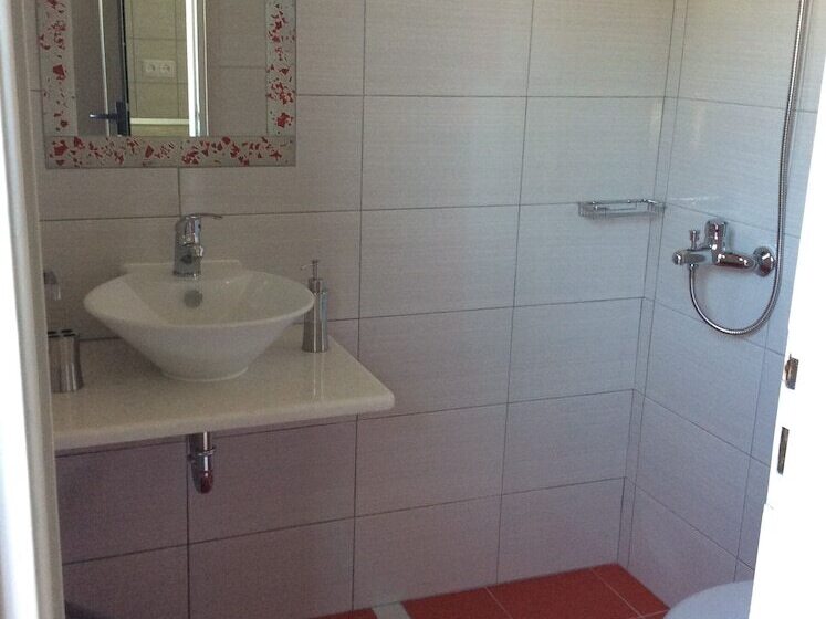 Bed and Breakfast Elena Rooms