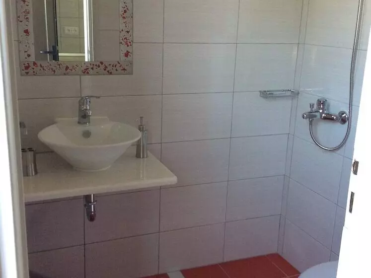 Aamiaismajoitus (B&B) Elena Rooms