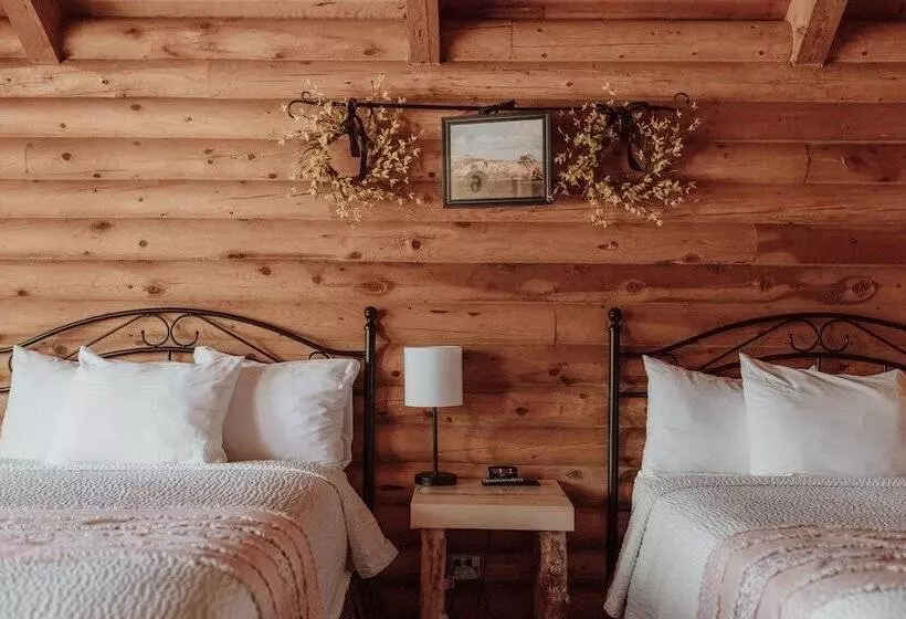 Bryce Canyon Log Cabins