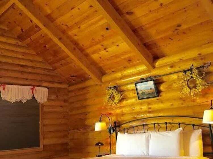 Bryce Canyon Log Cabins