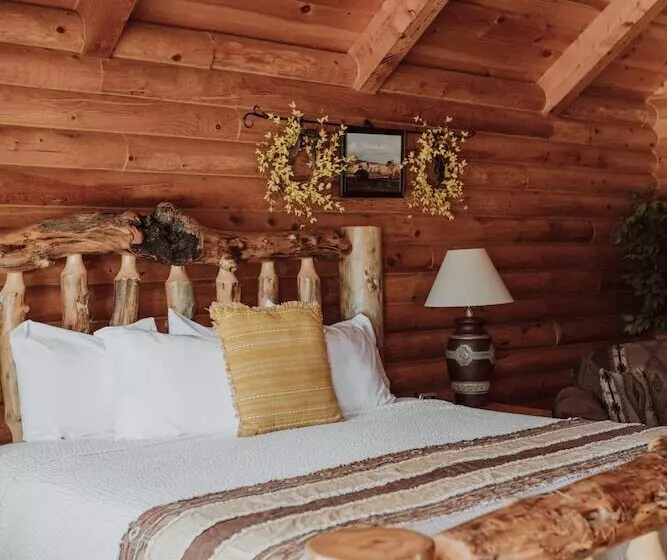 Bryce Canyon Log Cabins