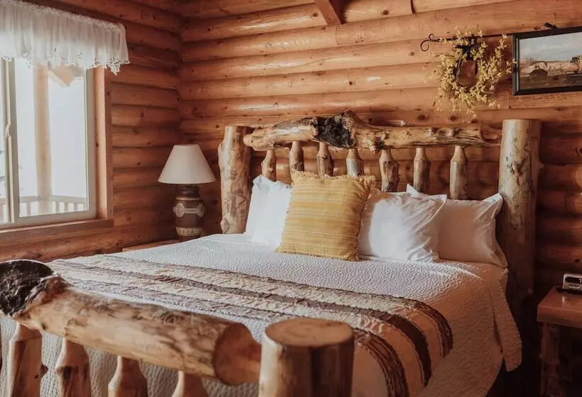 Bryce Canyon Log Cabins