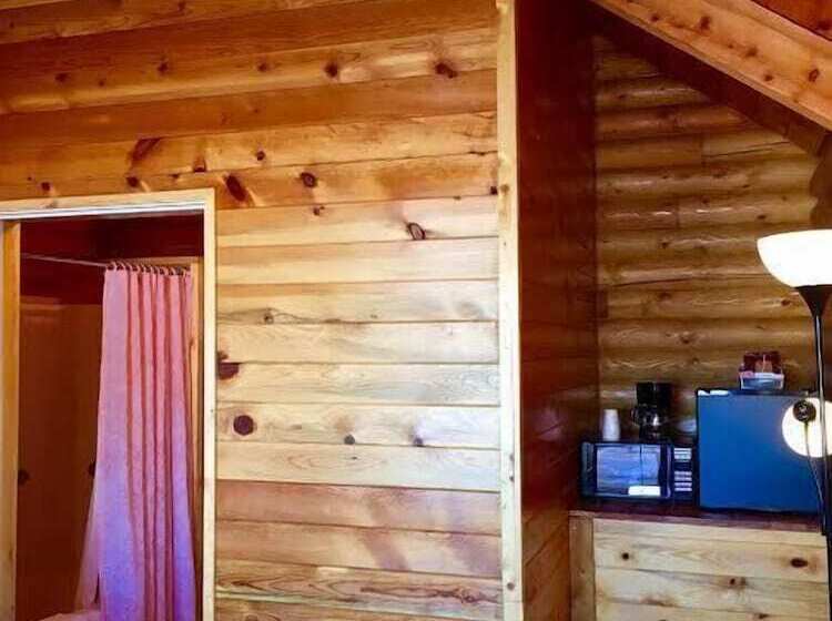 Bryce Canyon Log Cabins