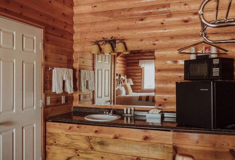 Bryce Canyon Log Cabins