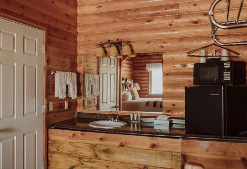 Bryce Canyon Log Cabins