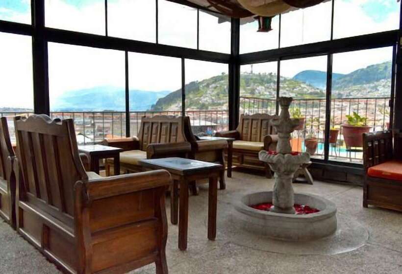 Hostal La Casa Toleña Hostel